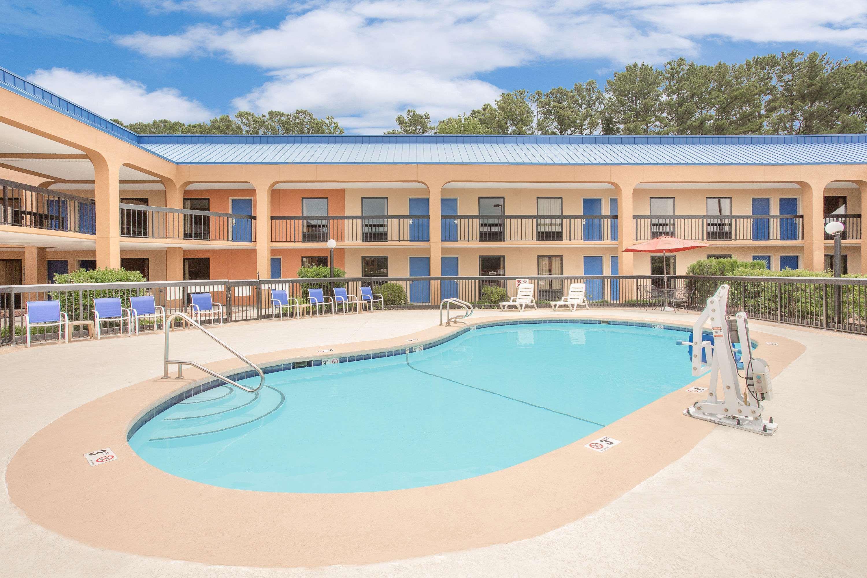 Baymont By Wyndham Greenville Exterior foto