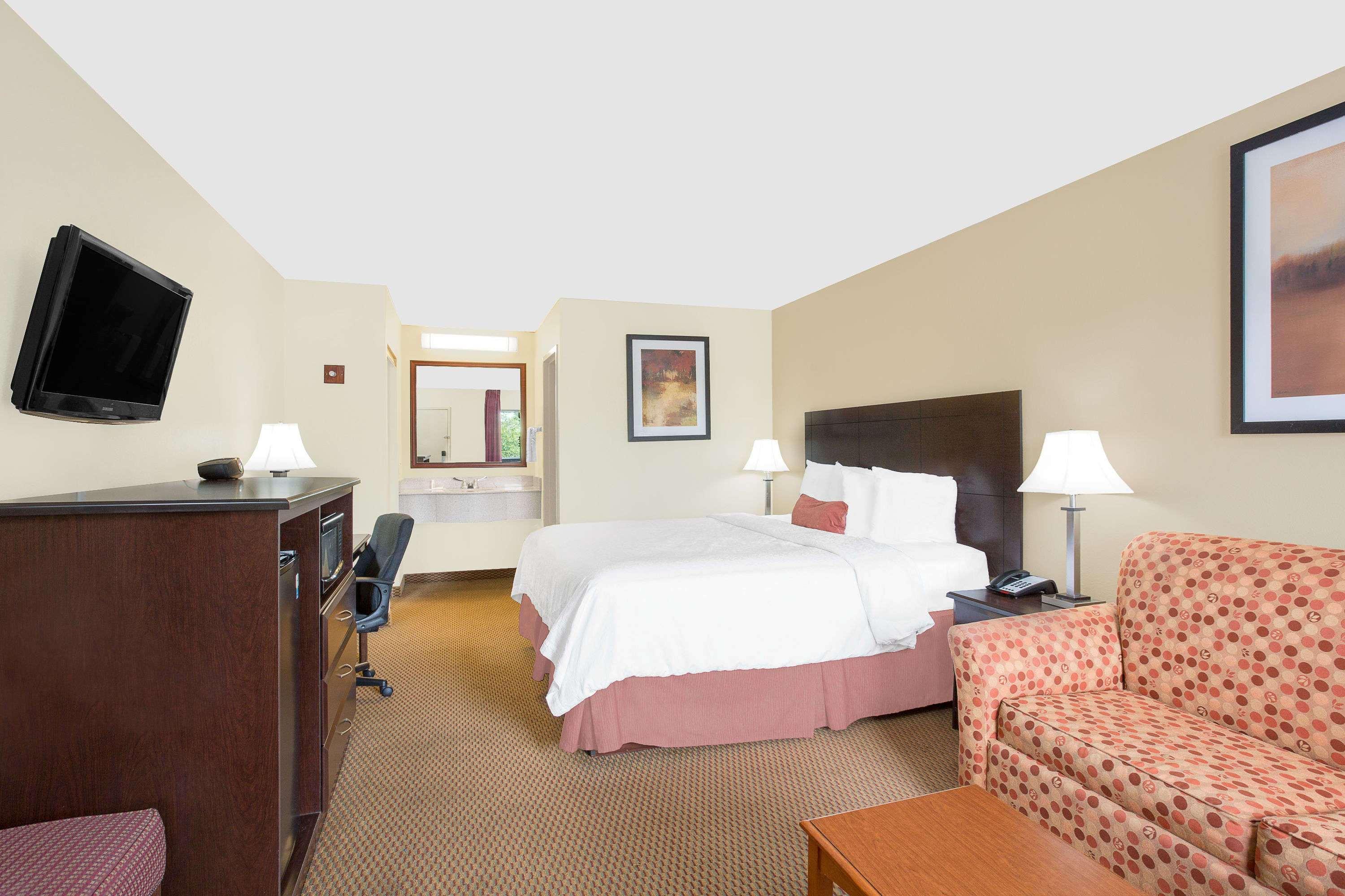 Baymont By Wyndham Greenville Exterior foto